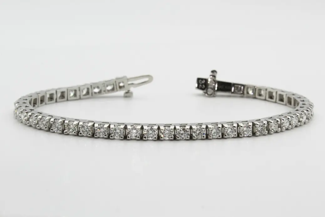 gold and silver link bracelet
