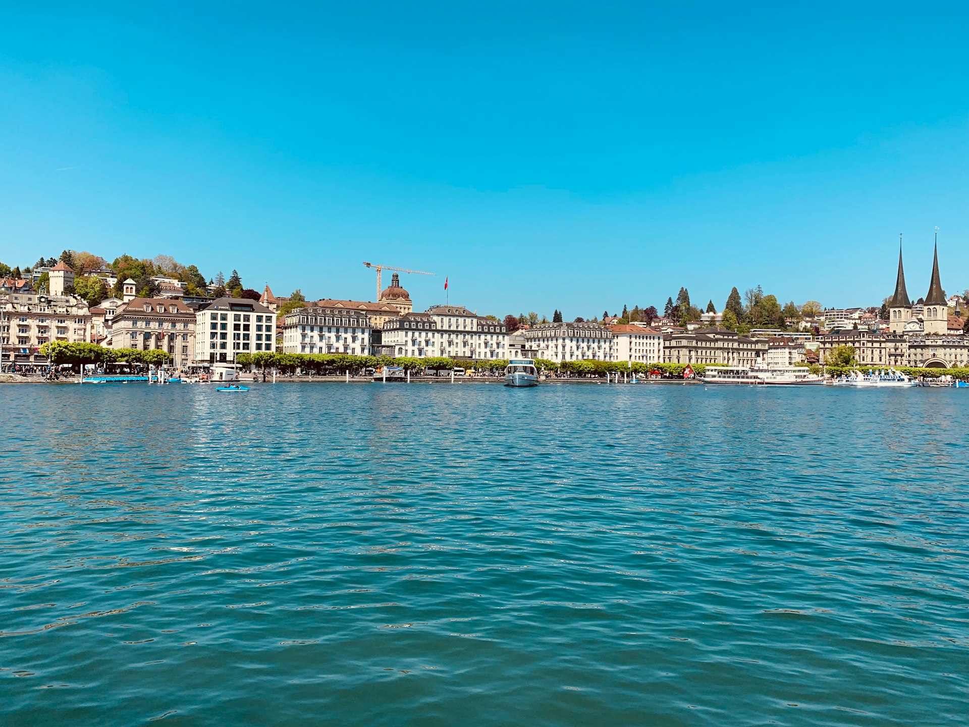 houses and buildings near blue sea during daytime