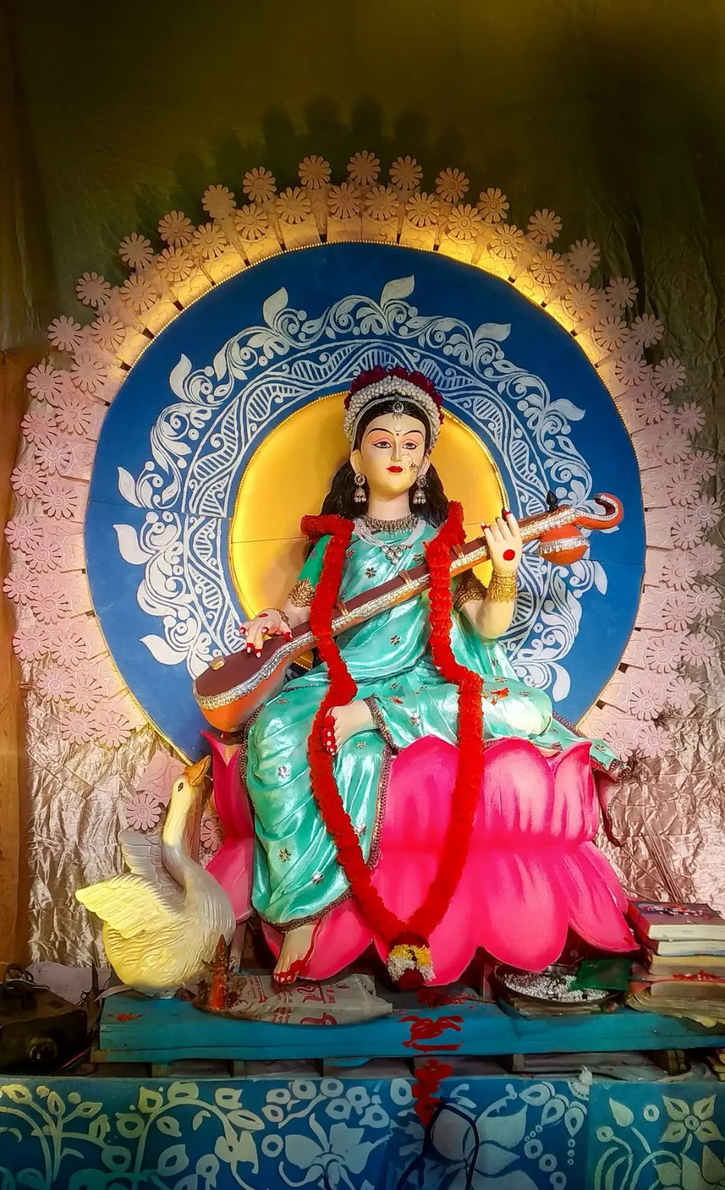A statue of the hindu goddess saraswati.