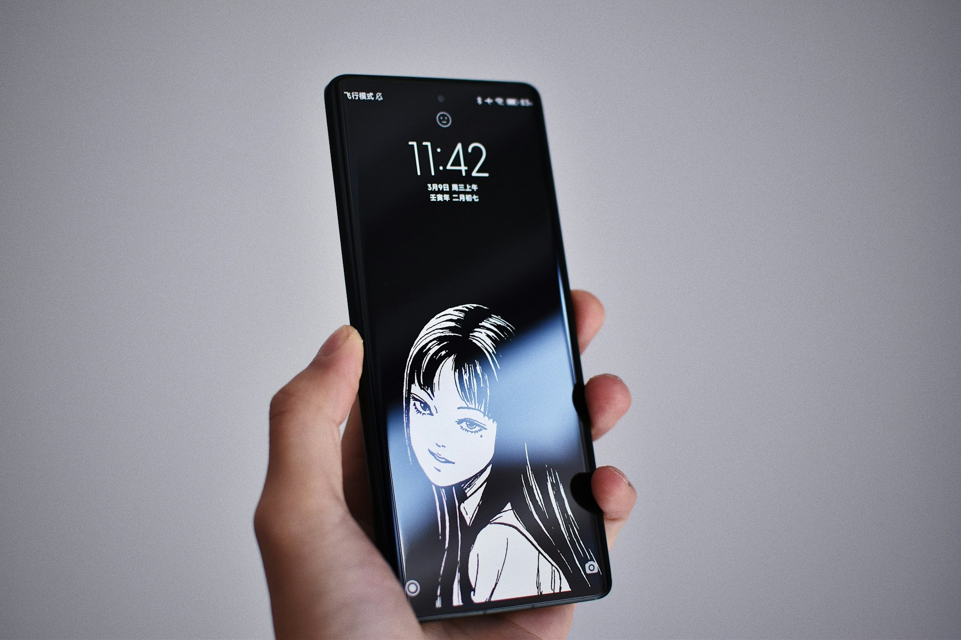 a hand holding a cell phone