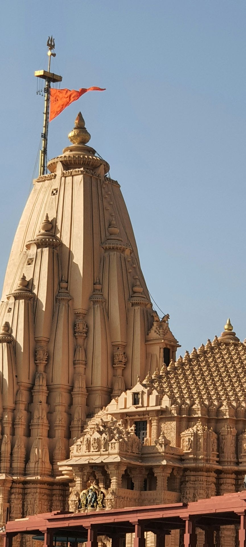 A tall building with a cross on top of it